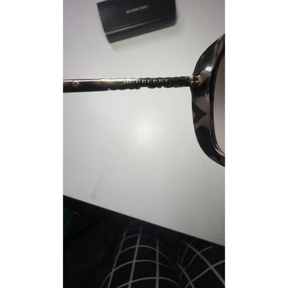 The Burberry BE4238 Sunglasses Are A Women display picture 1